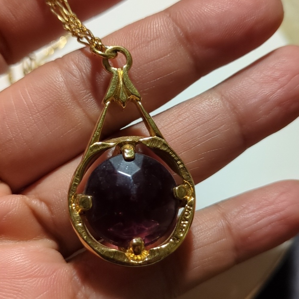 Vintage Gold Tone Cameo Pendant Necklace Purple Gemstone Figarope Chain - Picture 14 of 15